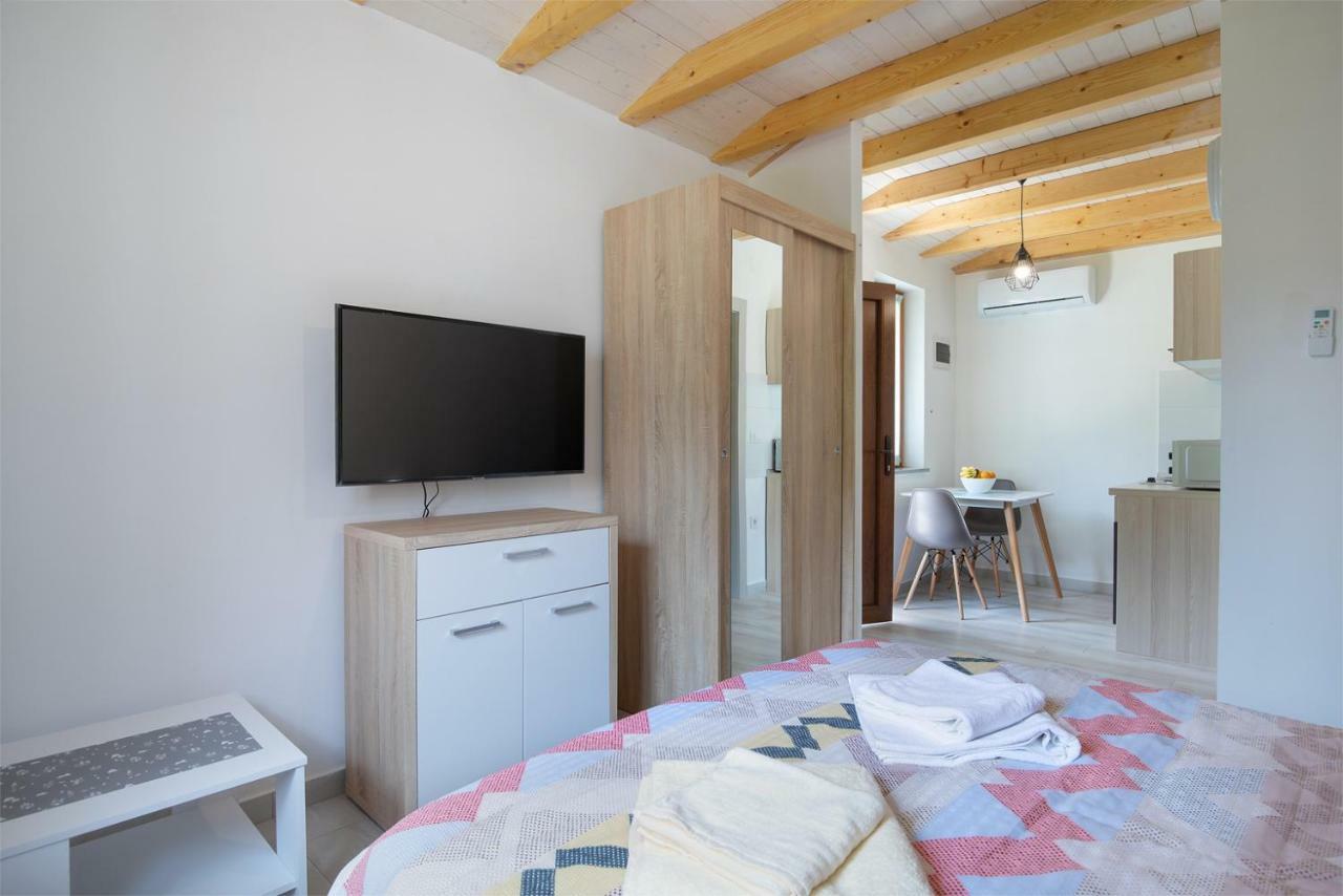 Apartments Leonardo&Mak Pula Exterior photo